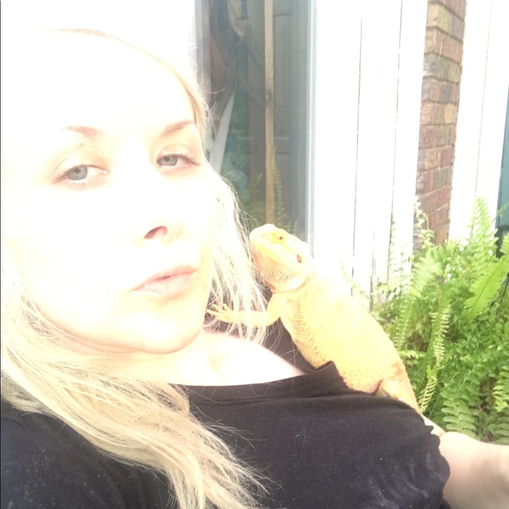 Meet your Posher, Claire